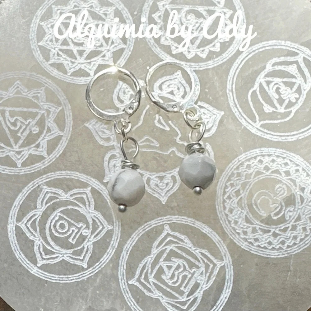 SIMPLE Howlite silver mini hoops earrings